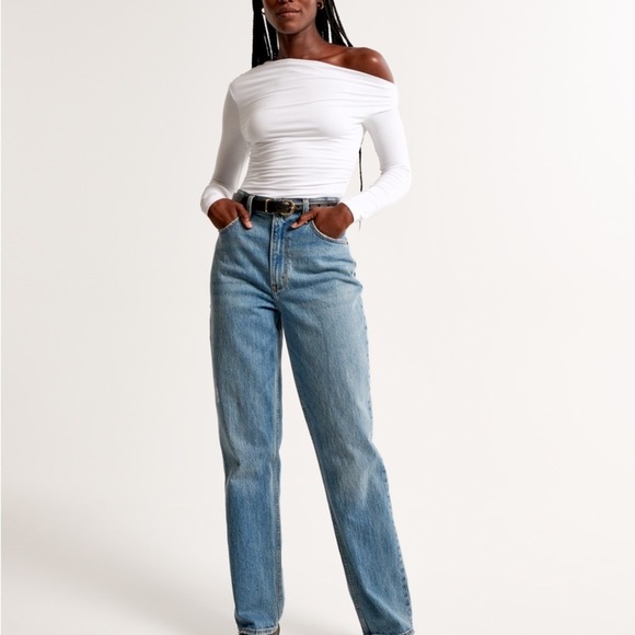 NWT Abercrombie & Fitch The 90’s Straight Ultra High Rise Women's Jeans sz 33 - Picture 1 of 13